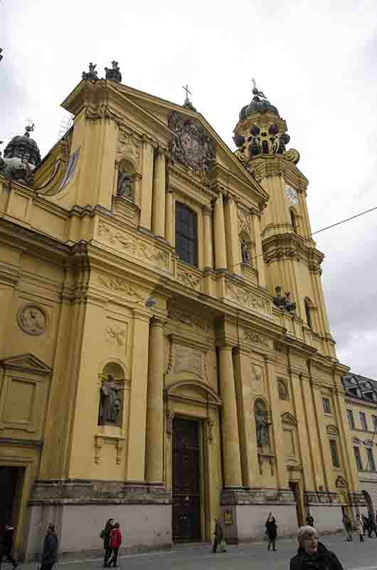 90 - Alemania - Munich - iglesia de los Teatinos y san Cayetano - st. Kajetan-Theatinerkirche